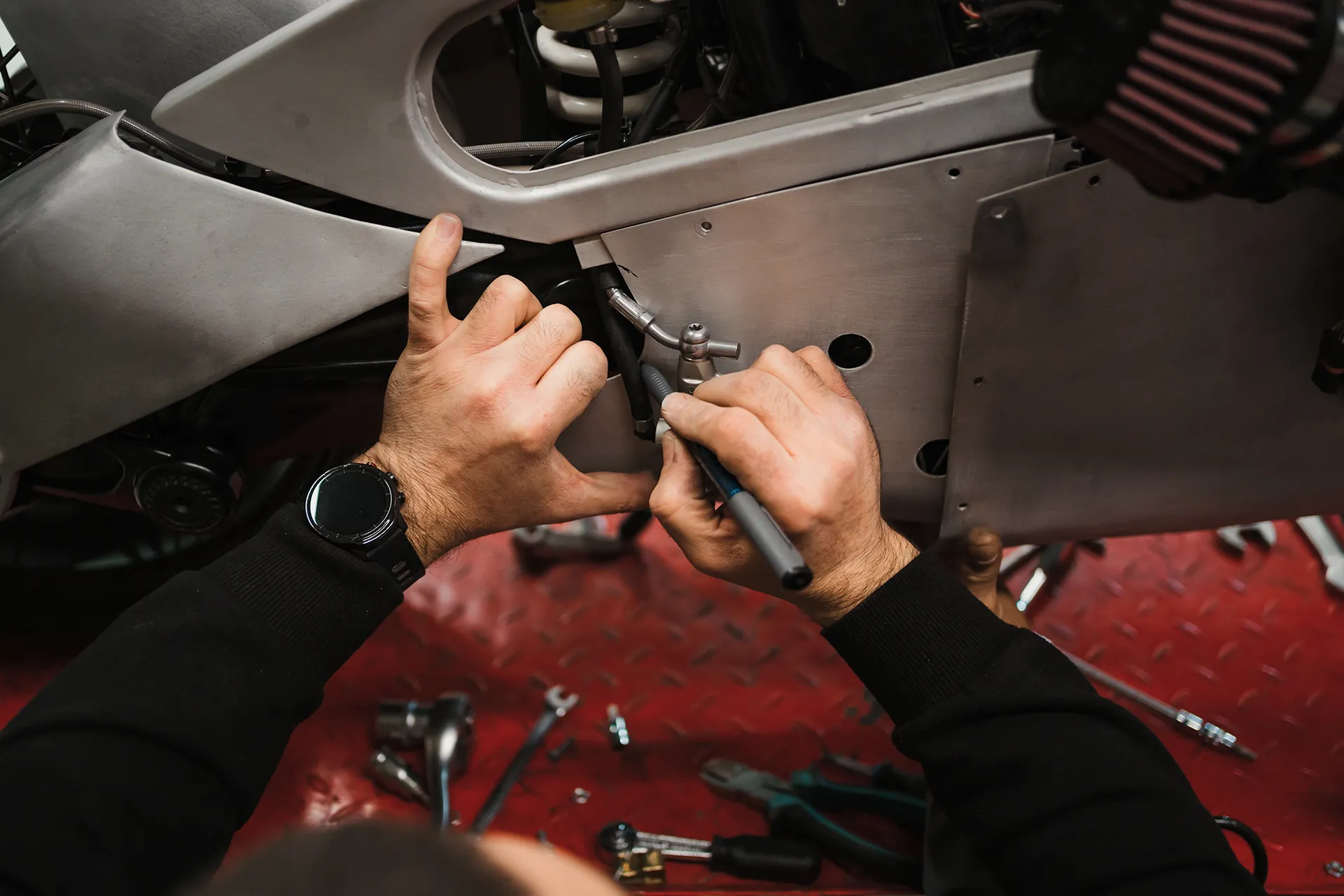 Oldtimer mit neuen Blechteilen in Grundierung